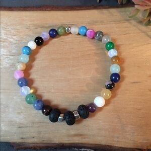 Multi stone and color diffusing beaded bracelet